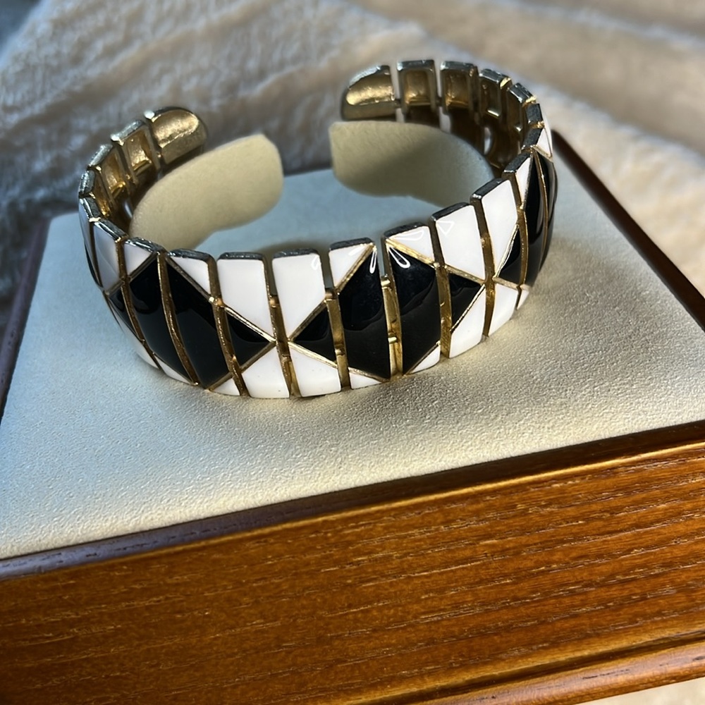 Enamel vintage cuff bracelet black and white enamel with brushed golden edges - Picture 1 of 8